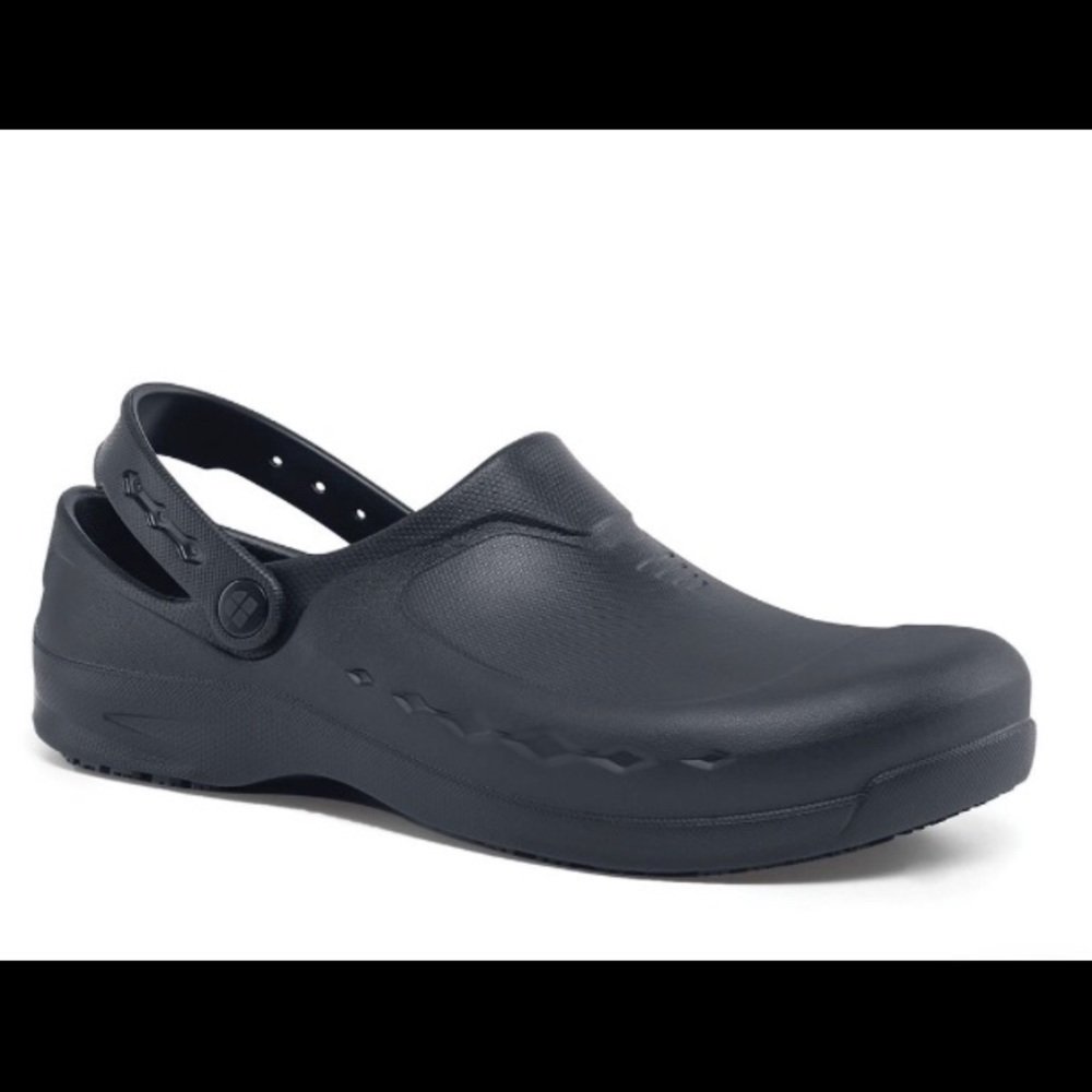 Shoes for screws cloggz